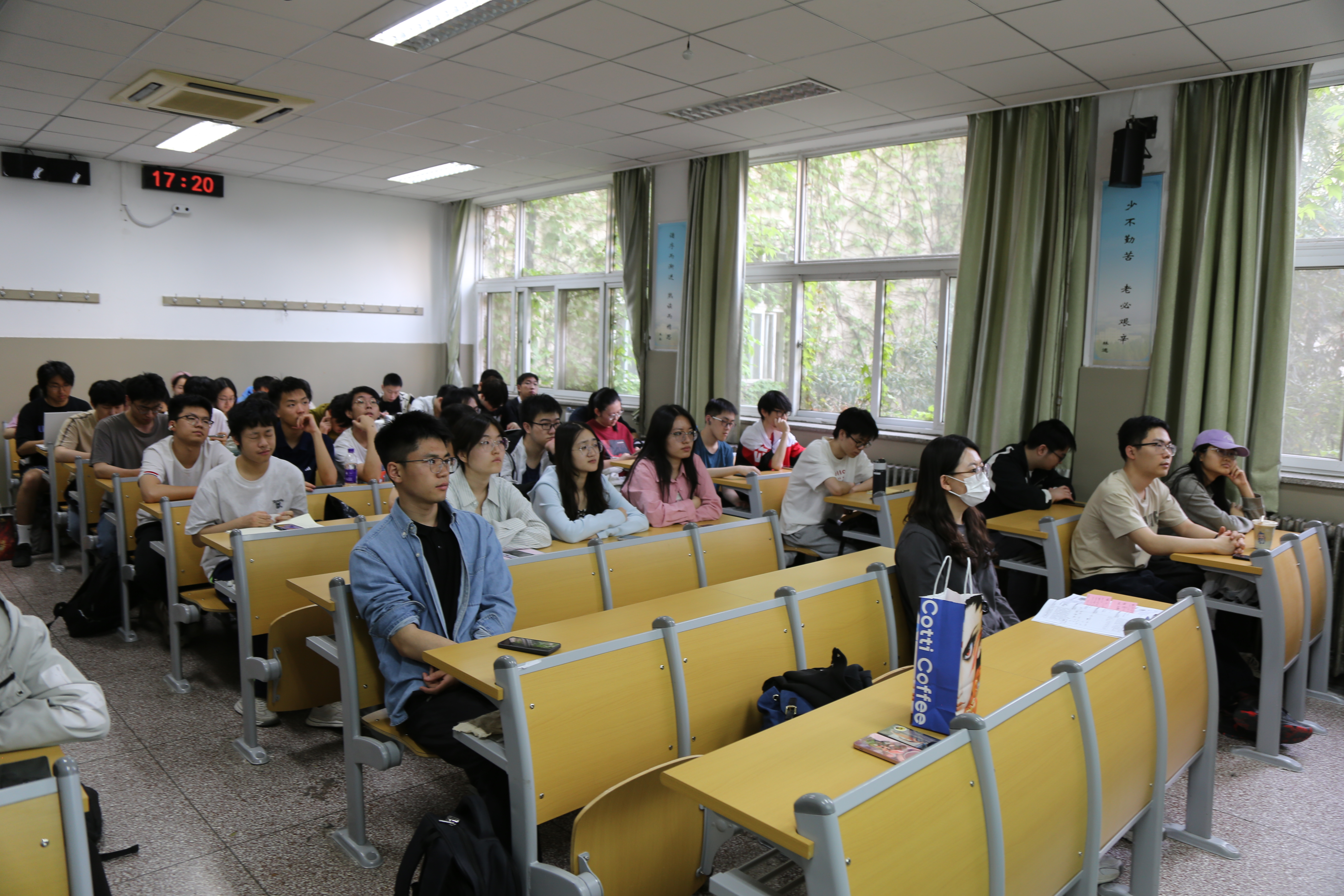 1744968045403961.jpg 1744968045403961.jpg